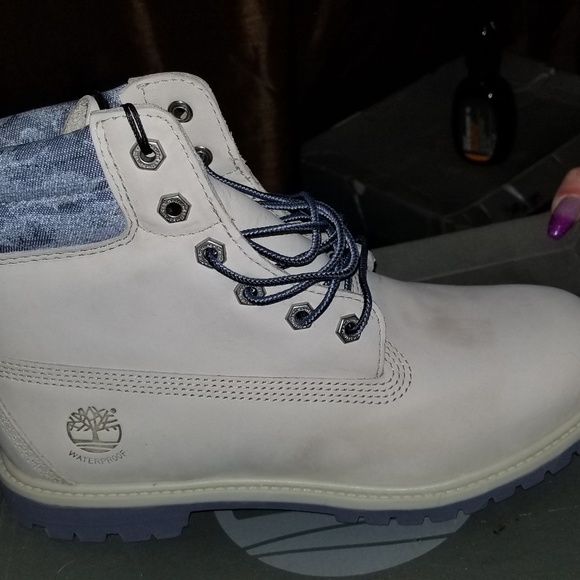 Women off white timberlands - Picture 2 of 3